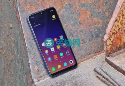 小米Play手机进水急救指南 清洁用金属垫的方法与注意事项